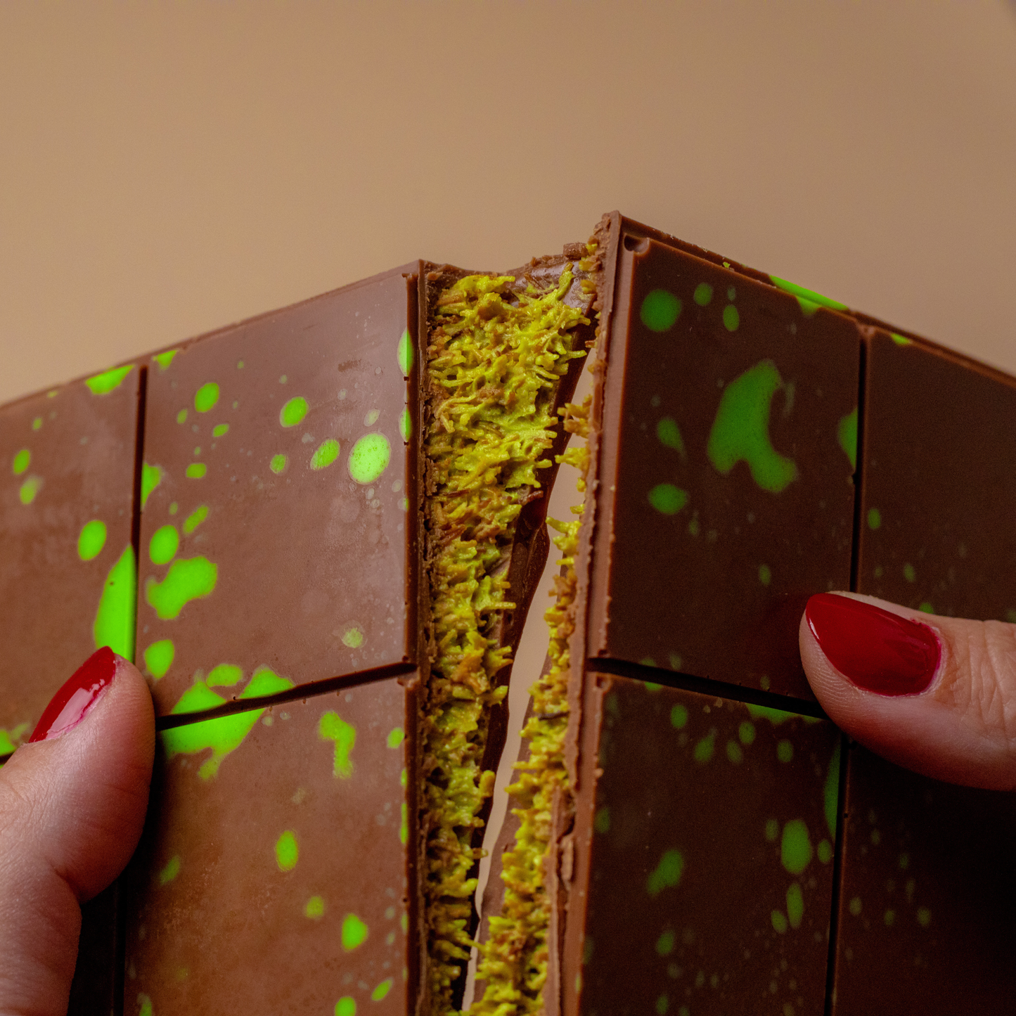 Dubai Chocolate Kunafeh Bar, Daily Fresh Shipment from UK, Premium Belgian Milk Chocolate Pistachio Kunafa Bar, Ideal Gift - Qoqoa
